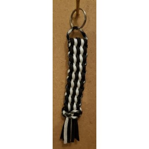 10 STRAND WIDE ROUND BRAID SLEUTELHANGER - ZWART/WIT 10 STRAND WIDE ROUND BRAID SLEUTELHANGER - ZWART/WIT